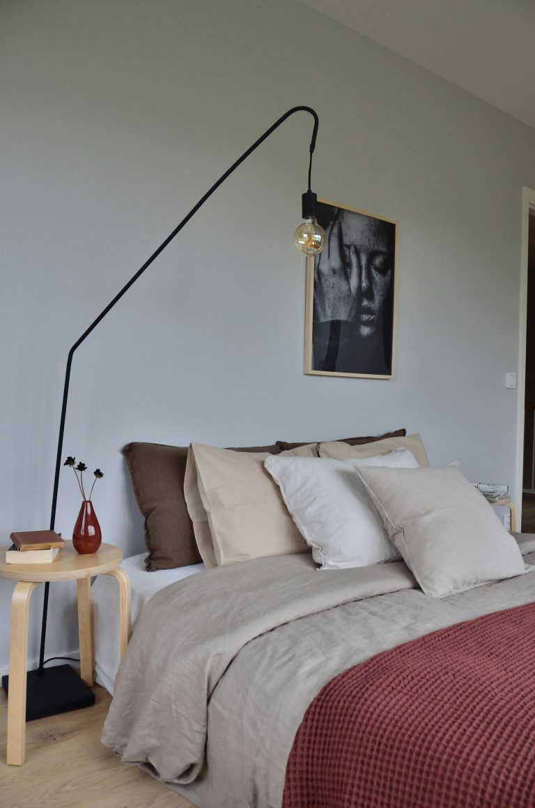 Minimal-Core Bedroom Aesthetic: How to Create a Calm, Clean Space Without Losing Personality