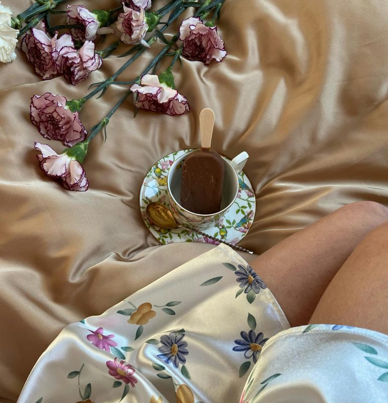 Slow Girl Mornings: A Dreamy Routine for Peaceful Starts